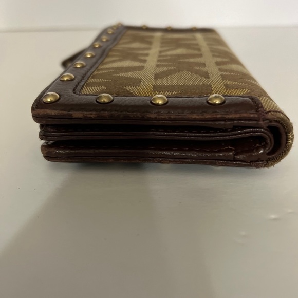MICHAEL KORS MK Signature Jacquard Canvas with brown leather/ gold studs Wallet - Picture 4 of 16